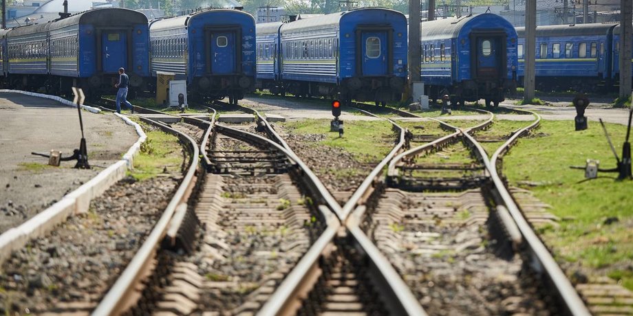 Через атаку РФ десятки потягів Укрзалізниці затримуються