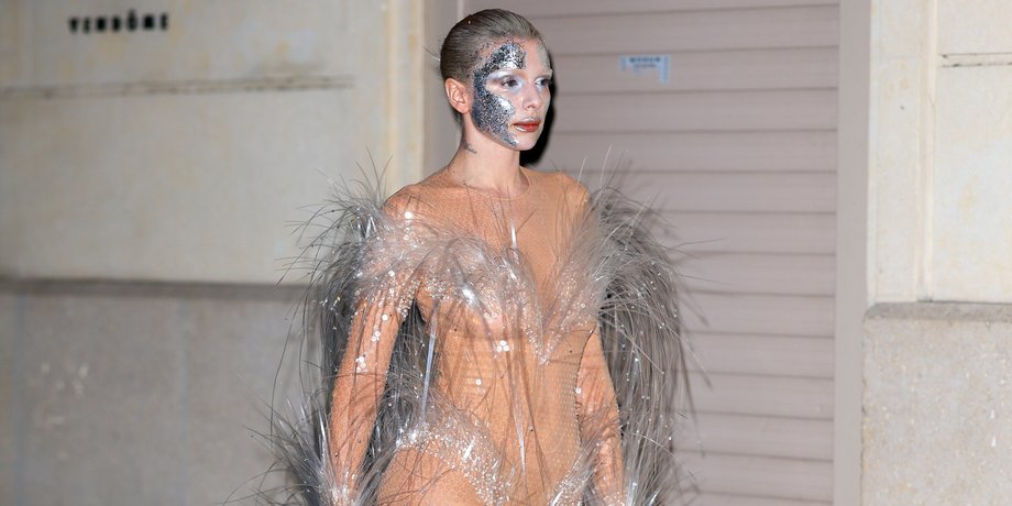 Джулія Фокс, Mugler