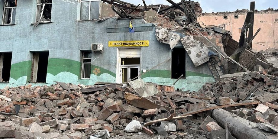 Мирноград, пункт несокрушимости, школа, обломки