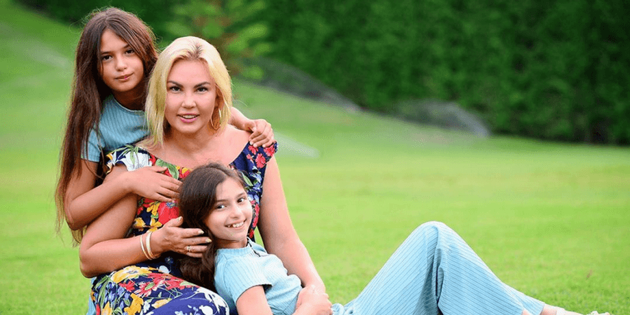 Камалія з доньками, камалія мохаммад захур, зустріч з доньками, лондон, камалія розлучення, діти камалії