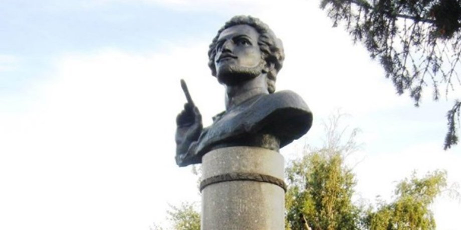 памятник Архипу Куинджи