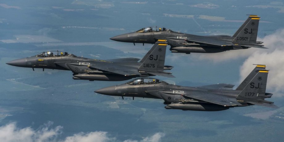 Винищувачі-бомбардувальники F-15E, літаки впс сша