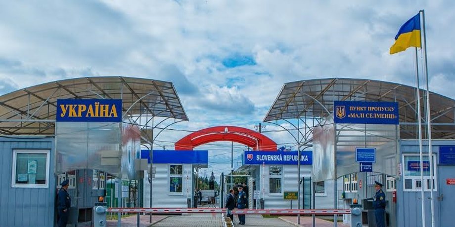 Українцям радять не забувати про штамп у паспорті під час виїзду за кордон — це важливо для тимчасового захисту в ЄС