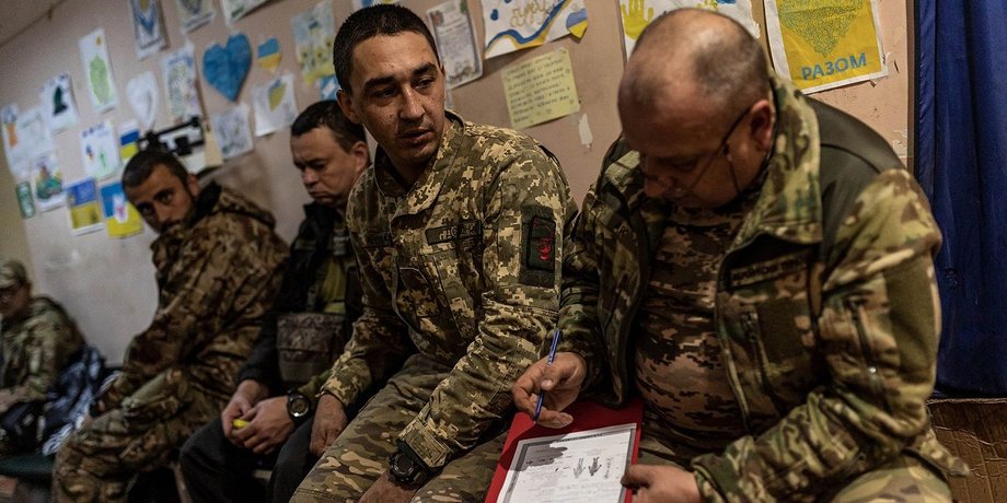 Военнослужащие