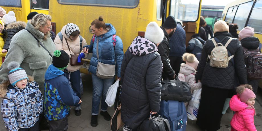 эвакуация, лекарства в эвакуацию, что взять в эвакуацию, как собрать вещи в эвакуацию, беженцы, война, вокзал