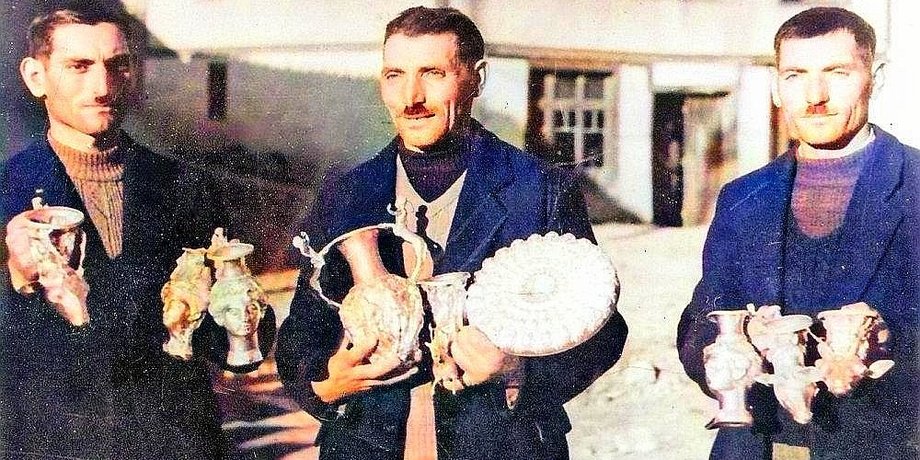 Братья из Болгарии нашли клад, клад, тайник с кладом, старинные монеты, золото, серебро, сокровища, драгоценные вещи, золото царей