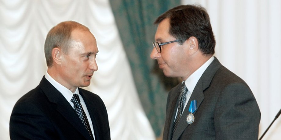 Петр Авен, Владимир Путин, Альфа-групп, санкции Великобритании, нарушение санкций