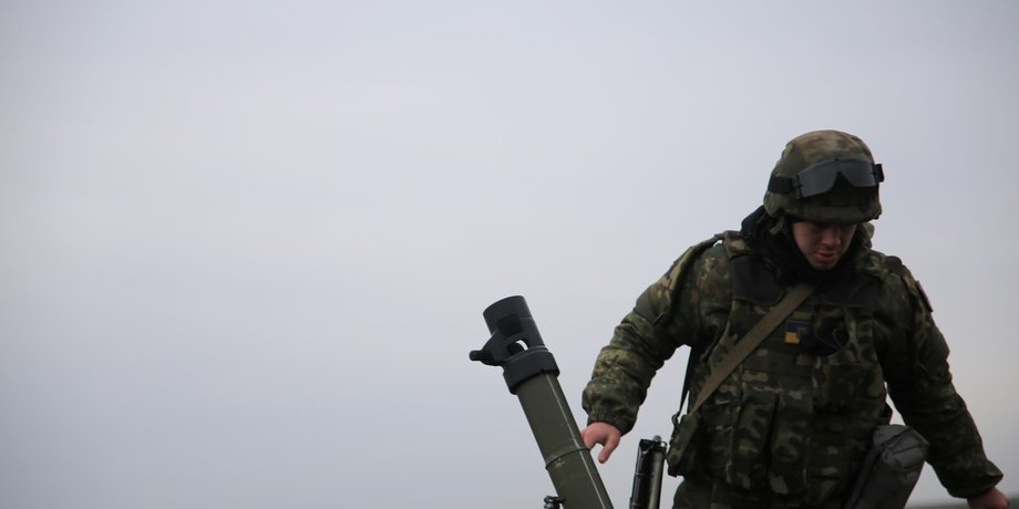 Боец АТО в Донбассе / Фото пресс-центра полка "Азов"