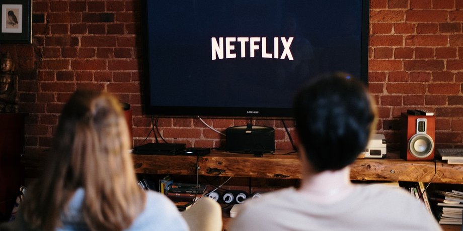 Екран, серіал Netflix, серіали, субтитри, субтитри до серіалу, послання, переклад, озвучка серіалу, соцмережі, теорія змови