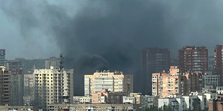 Обстріл Донецька, дим Донецьк, вибухи Донецьк