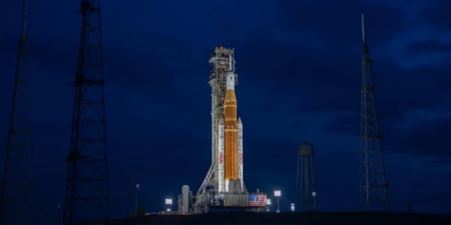 Space Launch System Артемида 2