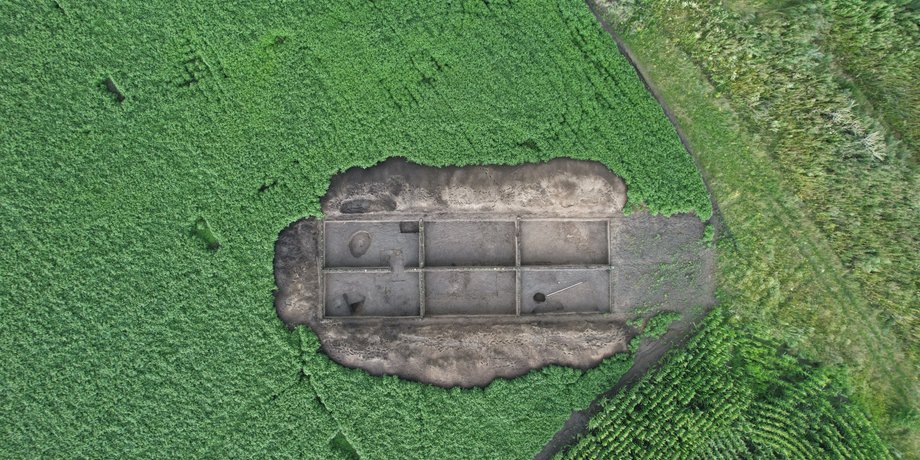 Археологічні розкопки в Україні, Київська Русь, Археологічний комплекс «Острів–Сухоліси», Поховання, Історія, Середньовічні поховання, Релігійні обряди в археології, Давньоруське городище, Археологічні дослідження у Київській області