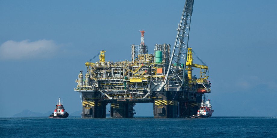 Нефтяная платформа, война,