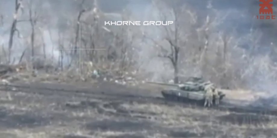 новости с фронта, танк ссср. попали в окружение, ссс рф, танкисты, эвакуация, война в украине