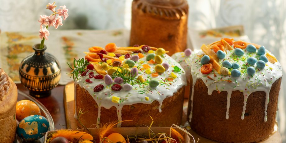 праздничный кулич, пасха, выпечка, сухофрукты