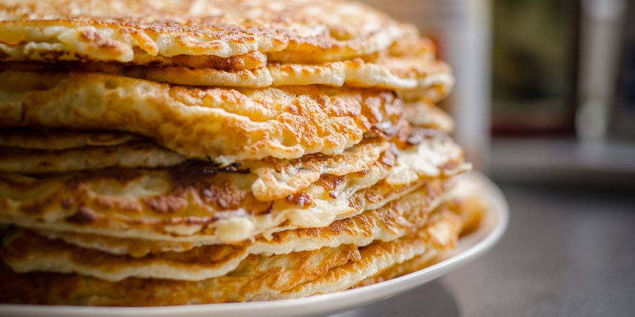 блины на пиве, блины с начинкой, блины на пиве с курицей и яйцом