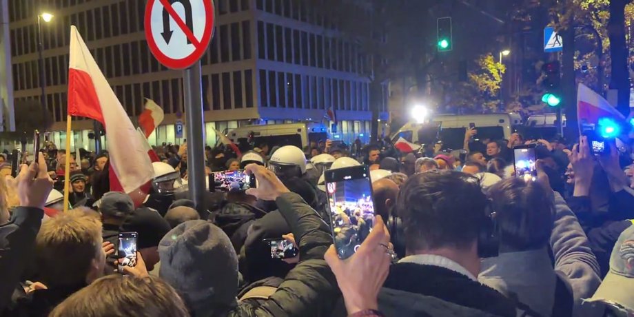 протести біля Конституційного трибуналу у Варшаві 30 жовтня