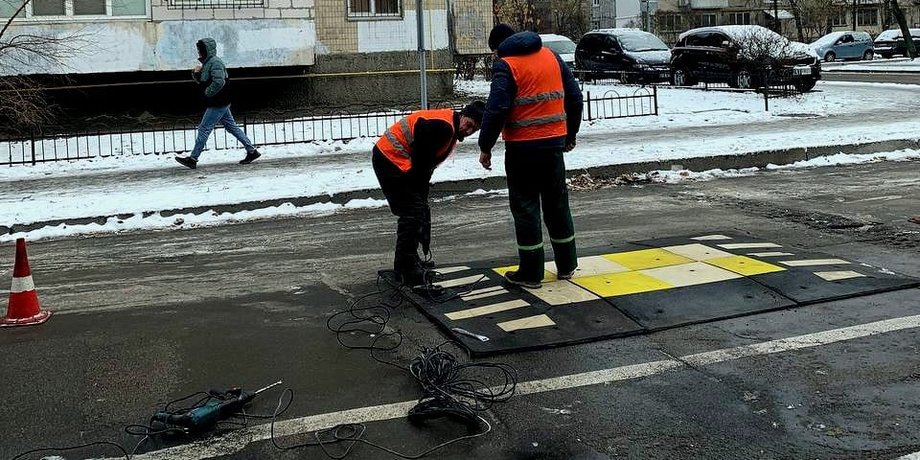 дорожные работы киев, лежачий полицейский, берлинская подушка