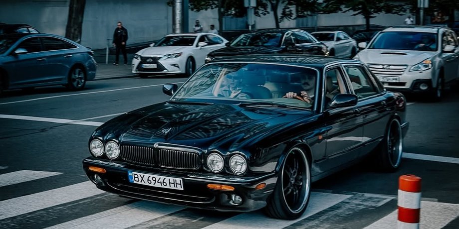 Jaguar XJ