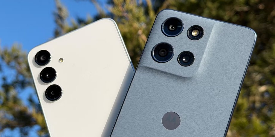 Смартфони Moto G 2026 і Samsung Galaxy A16 на вулиці