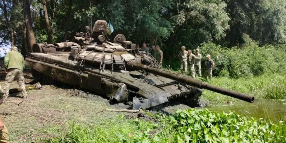 танк, затопили танк, витягли танк, витягли танк, зс рф, російський танк