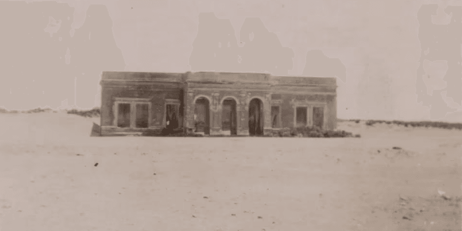 Отель-призрак, Mar del Sud, отель, гостиница, пустыня, песок, 100 лет под песком, Тайна под песком, исчезнувший отель,