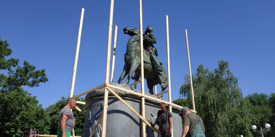 памятник Суворову, Александр Суворов, демонтаж памятников, дерусификация, снос памятника Измаил, Измаил водоканал