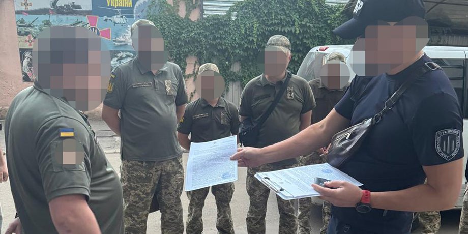 Вручение уведомления о подозрении сотрудникам ТЦК в Одесской области