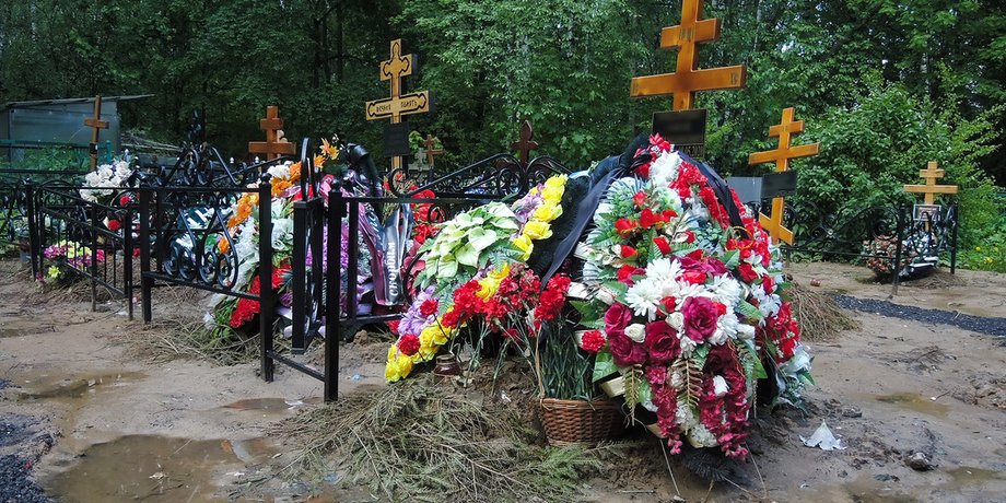 кладовище, поховання