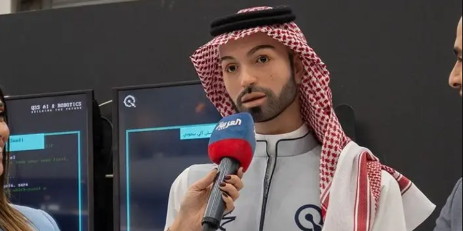 Робот начал приставать к журналистке, журналистка телеканала Al Arabiya Равия Кассем, курьез, Саудовская Аравия