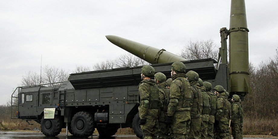 Установка "Искандер" стоит на полигоне в РФ