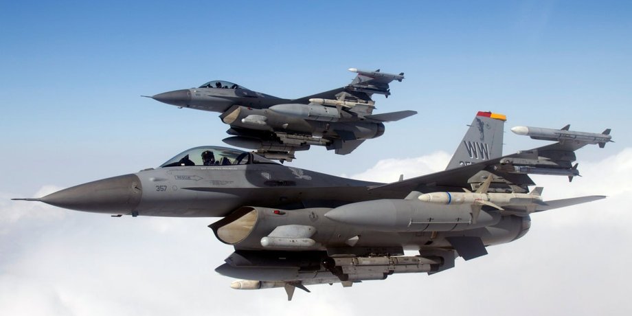 літаки F-16,  винищувачі F-16, літаки Ф-16, американський винищувач F-16