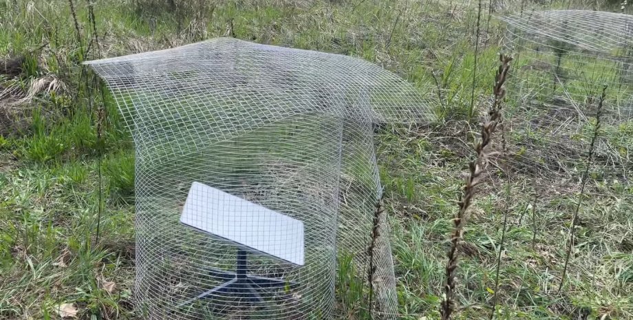 терминал Starlink под сеткой терминал Starlink, связь Starlink, интернет Starlink, всу Starlink