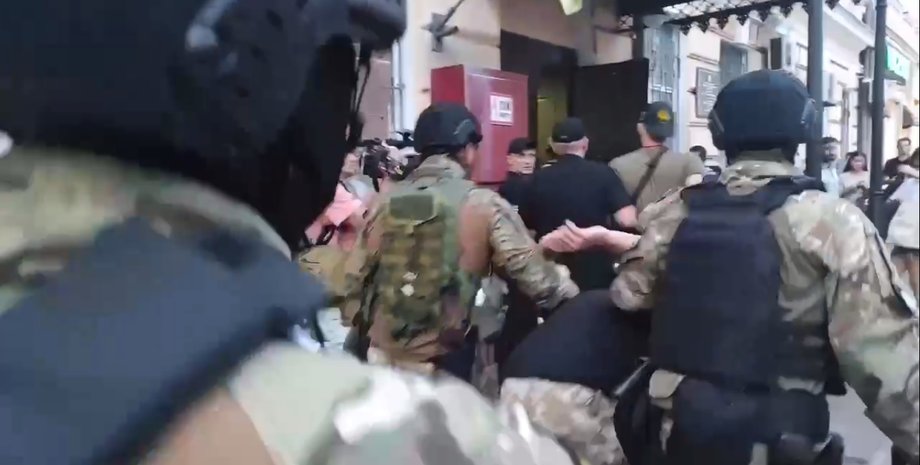 Марш равенства в Одессе закончился потасовками и задержаниями