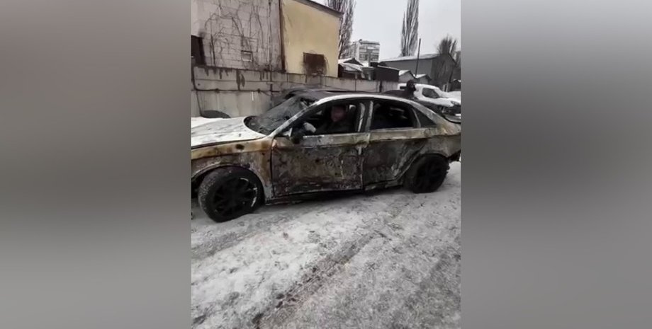 Audi в Києві завелася і поїхала після удару дрона