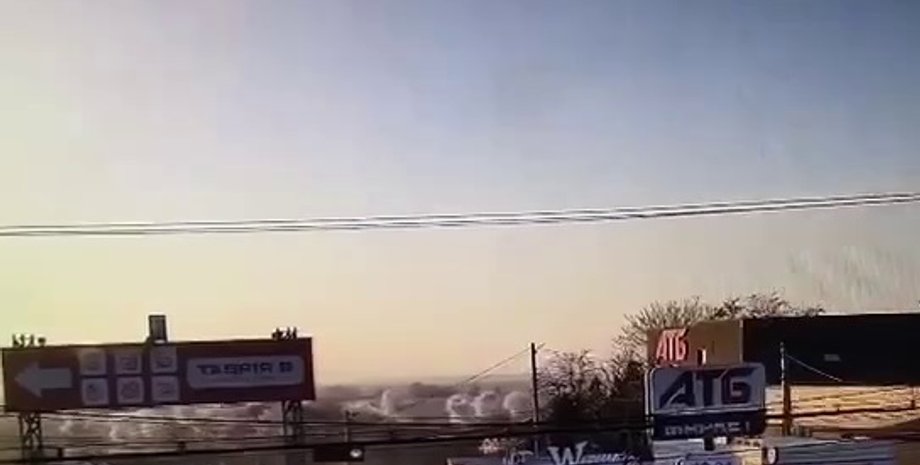 ЗС РФ атакують міст у Маяках дронами та балістикою