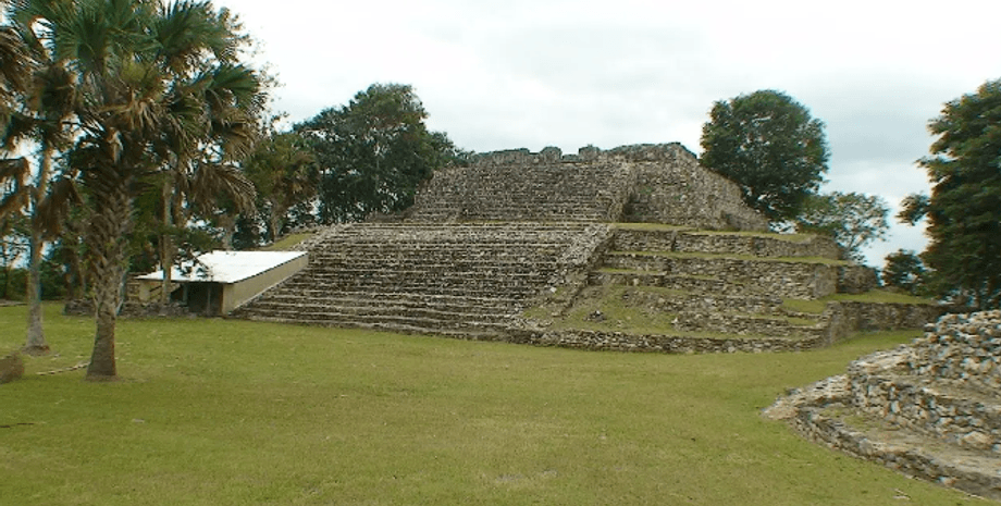 культура майя, Ицамканак, древний город майя, археологическое открытие, Кукулькан, мезоамериканская история, цивилизация майя, полуостров Юкатан, раскопки ИНАХ, религиозный культ