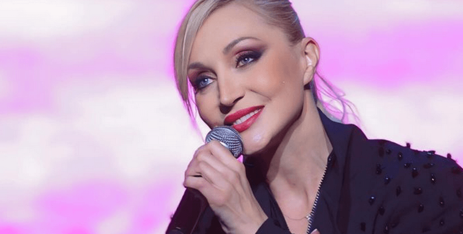 Кристина Орбакайте, микрофон