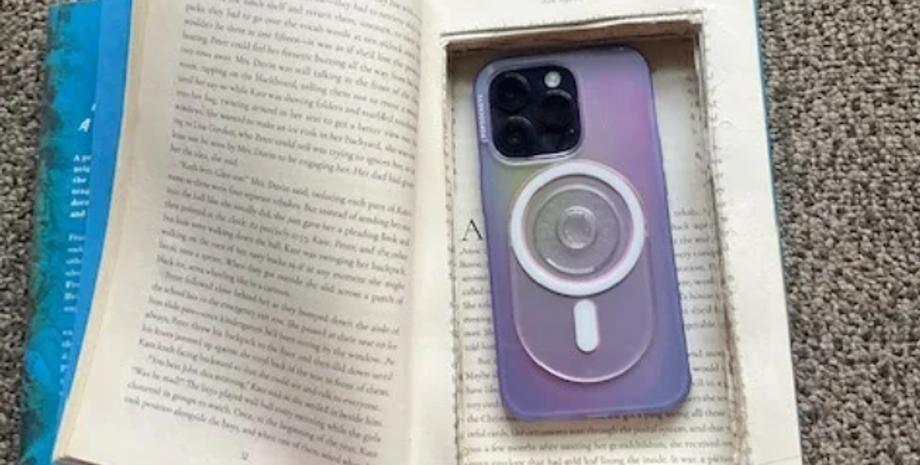 Домашнее насилие, абьюзивные отношения, несчастливый брак, побег, фото, США, библиотека, книги, телефоны, помощь