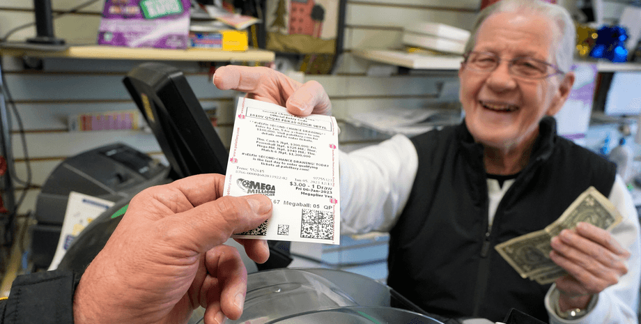 Мужчина купил сразу 162 билета на один тираж лотереи и сорвал крупнейший выигрыш в истории