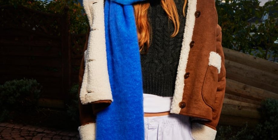 модный шарф, модные тренды, шарф с логотипом, тренды 2022, тренды осень 2022