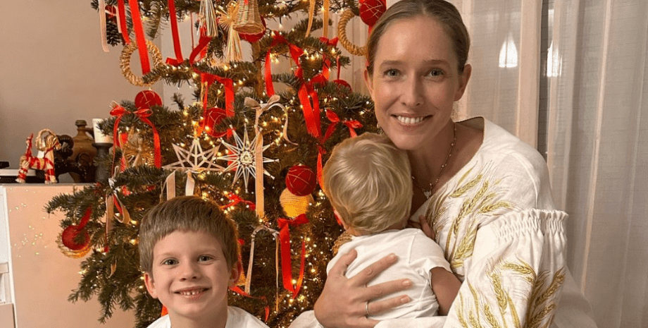 Катя Осадча із синами, сини юрія горбунова, Різдво 2023, катя осадча діти, юрій горбунов діти, різдвяне фото