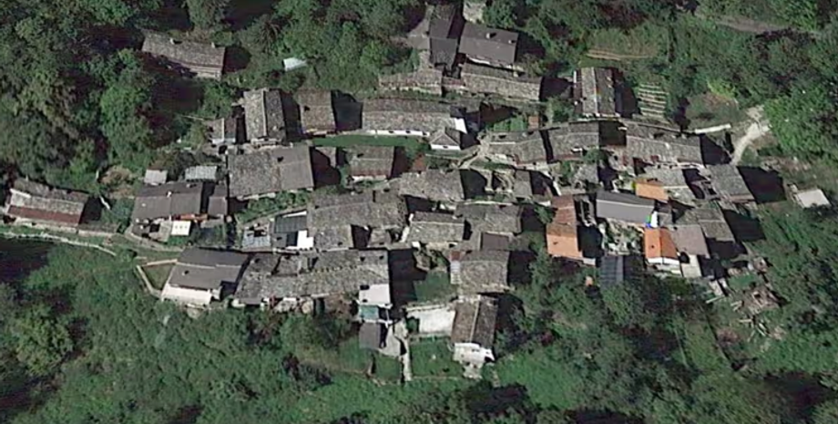 Вибори в селищі Інгрія, боротьба за владу, політична конкуренція матері з сином, опозиція, курйози, приколи, туризм, Італія