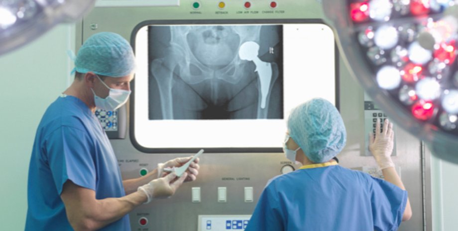 Врач, доктор, проводил операции без лицензии, врач без медицинского образования, окончил 9 классов, научился делать импланты,