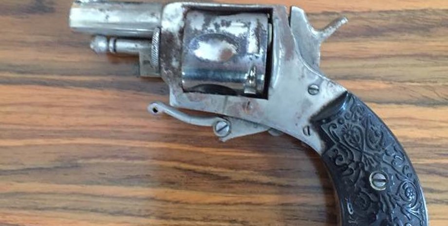 Найденный револьвер / Фото: facebook.com/apostolmv