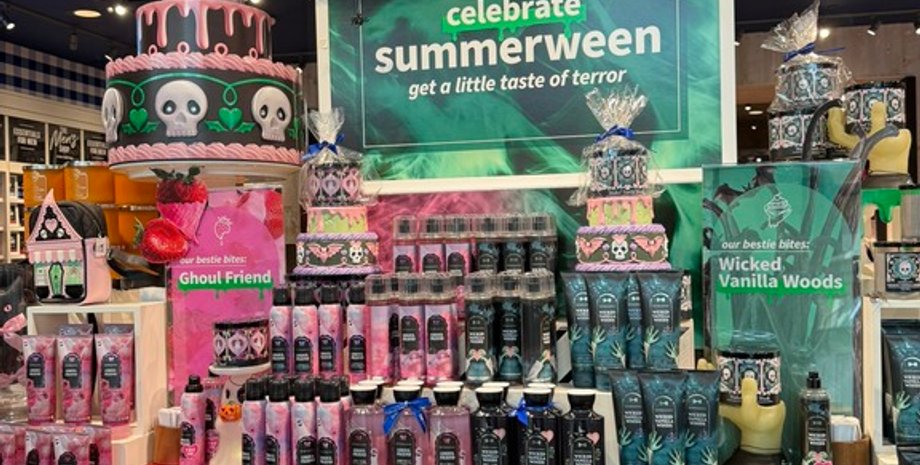 Зумеры начали новый тренд: теперь они празднуют Хэллоуин посреди лета