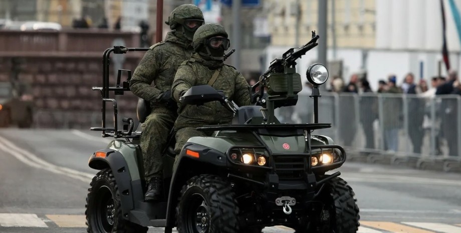 Російський військовий квадроцикл