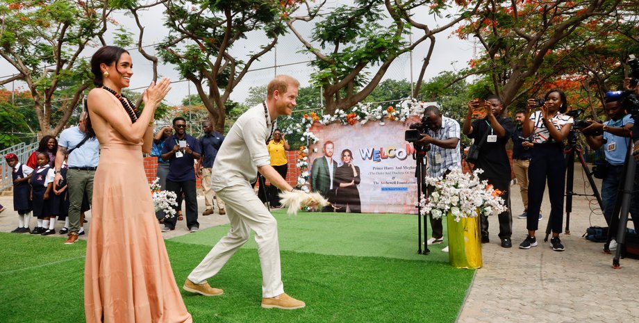 Принц Гаррі та Меган Маркл у Нігерії, принц гаррі порушив правило, королівські правила, візит гаррі в нігерію
