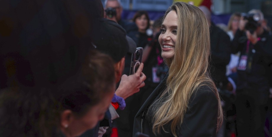 Анджелина Джоли Анджелина Джоли, Анджелина Джоли стиль, фильм мария, Анджелина Джоли бойфренд, рэпер акала, лондонский кинофестиваль