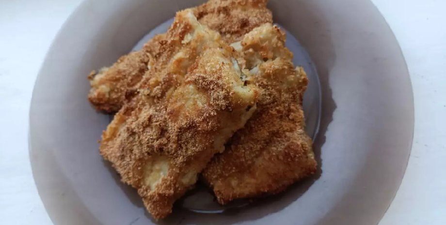 хек в сухарях, запеченный хек